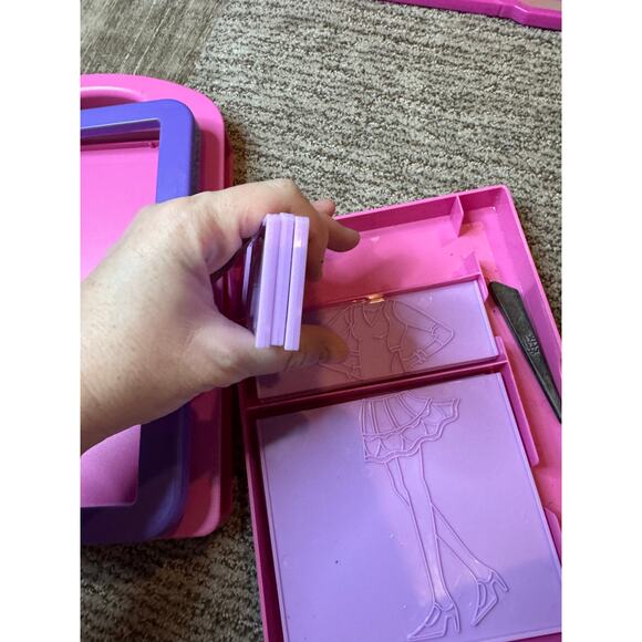 Melissa & Doug Fashion Design and Crayola Light up Tracing Pad. - Picture 11 of 11